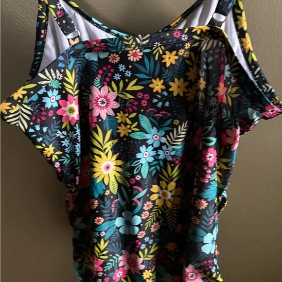 SHEIN Floral One Piece Swimsuit - Picture 4 of 4